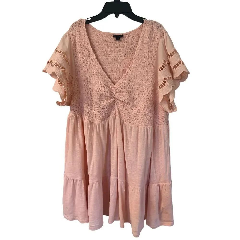 Torrid top pink w/ruched front & eyelet accents sz 4